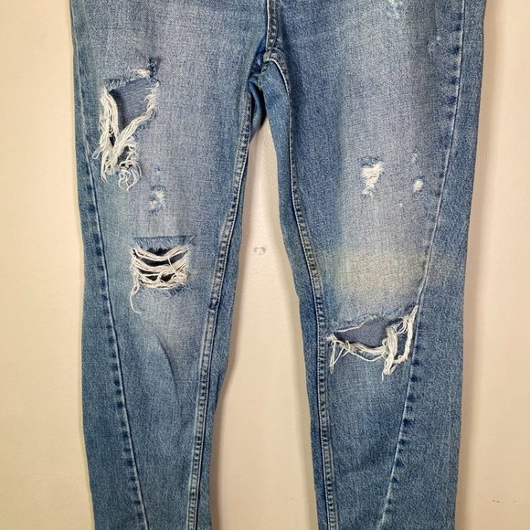 BDG Slim Boyfriend Ripped Jeans - Picture 2 of 4